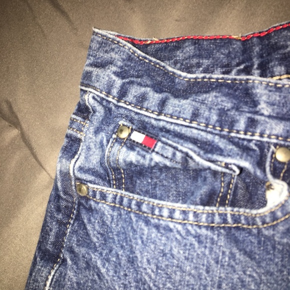 Classic Fit Tommy Hilfiger Jeans - Picture 3 of 5